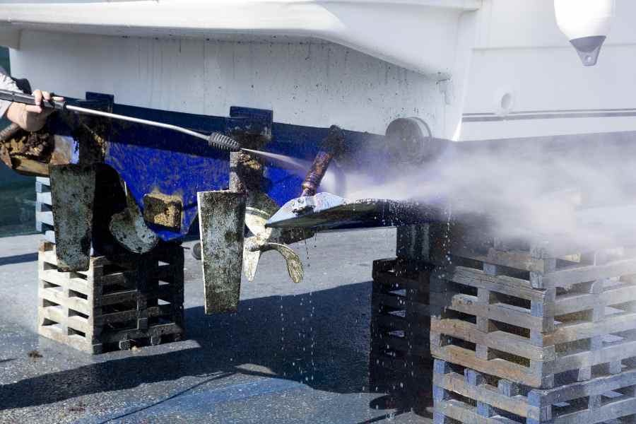 Aplicación del antifouling paso a paso